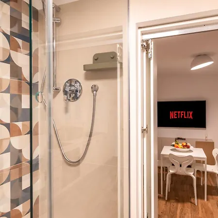 New Modern 2 Bedroom Near Policlinico Апартаменти
