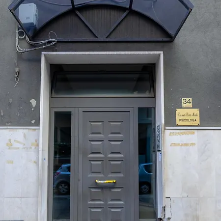 New Modern 2 Bedroom Near Policlinico شقة