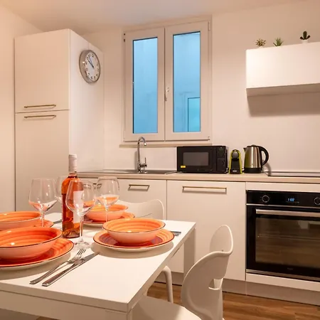New Modern 2 Bedroom Near Policlinico * باري