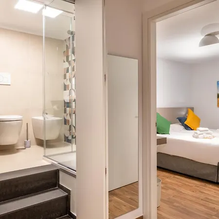 New Modern 2 Bedroom Near Policlinico Апартаменти Барі