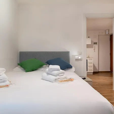 New Modern 2 Bedroom Near Policlinico * باري