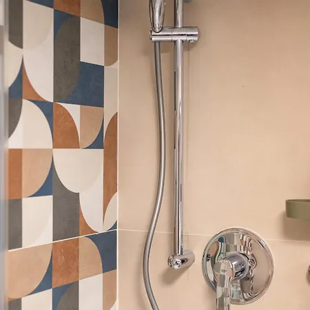 New Modern 2 Bedroom Near Policlinico