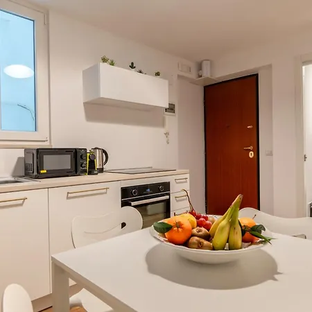 New Modern 2 Bedroom Near Policlinico *