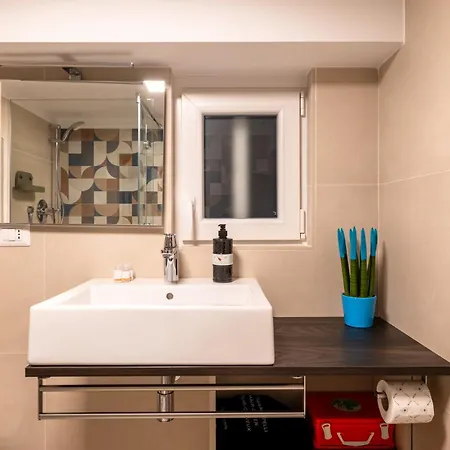 Апартаменти New Modern 2 Bedroom Near Policlinico *