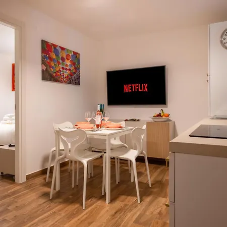 Apartment New Modern 2 Bedroom Near Policlinico