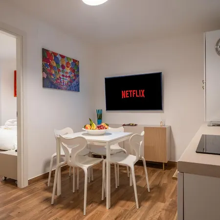 New Modern 2 Bedroom Near Policlinico Apartment Bari